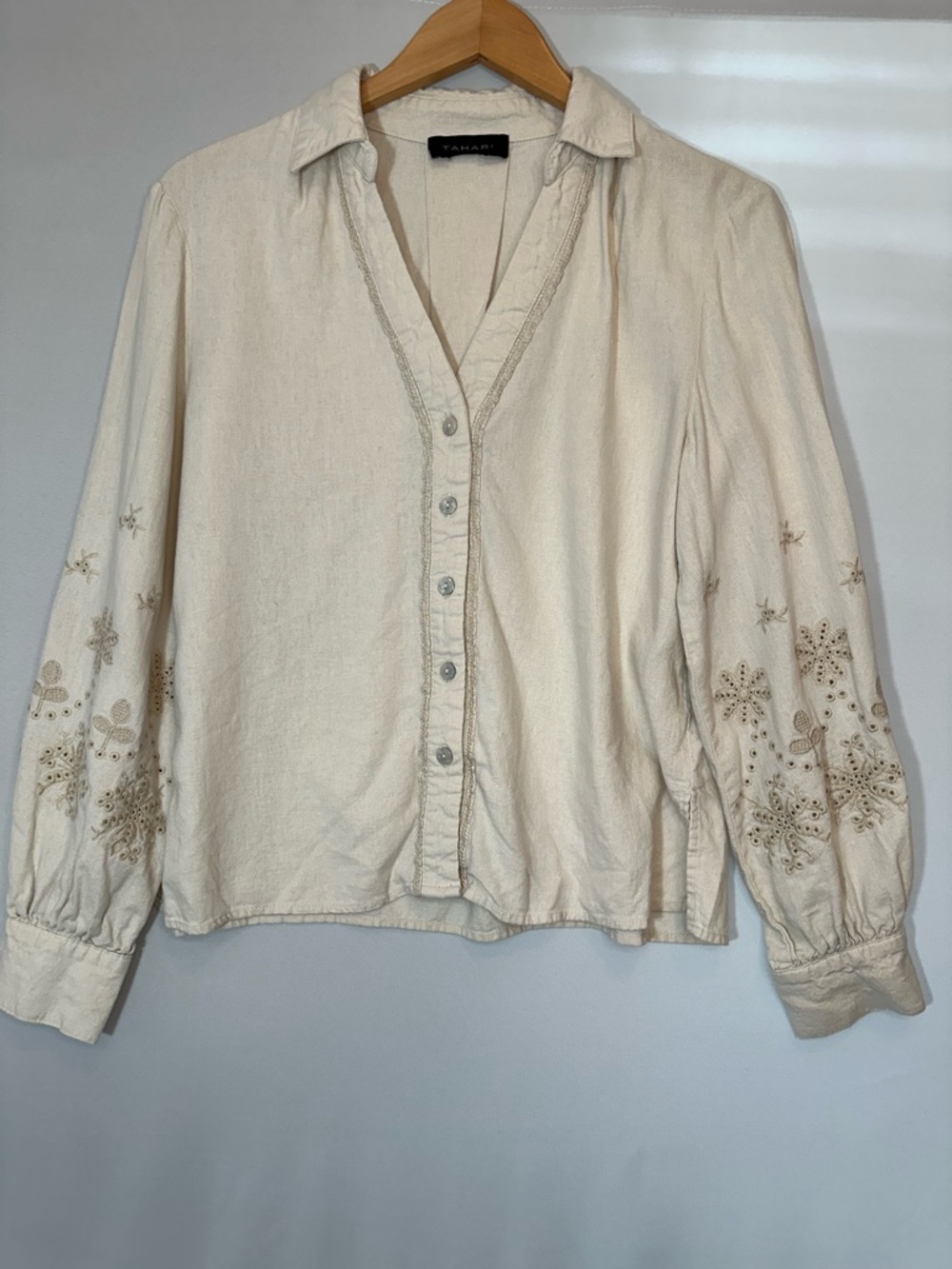 Tahari Linen Blend Embroidered Womens Size Button Long Sleeve Blouse Top Shirt
